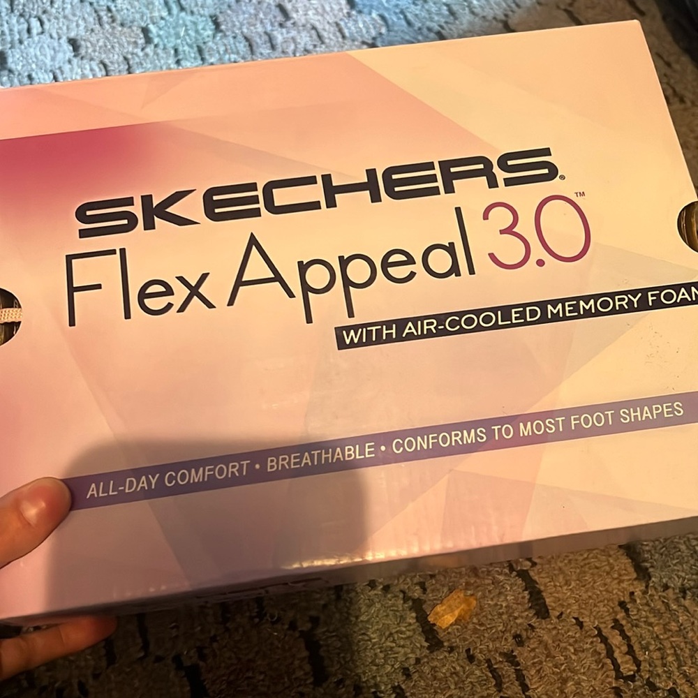 Sketcher tennis shoe size 7.5